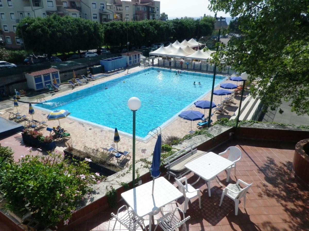 Pietre Nere Giardini Naxos Exterior foto